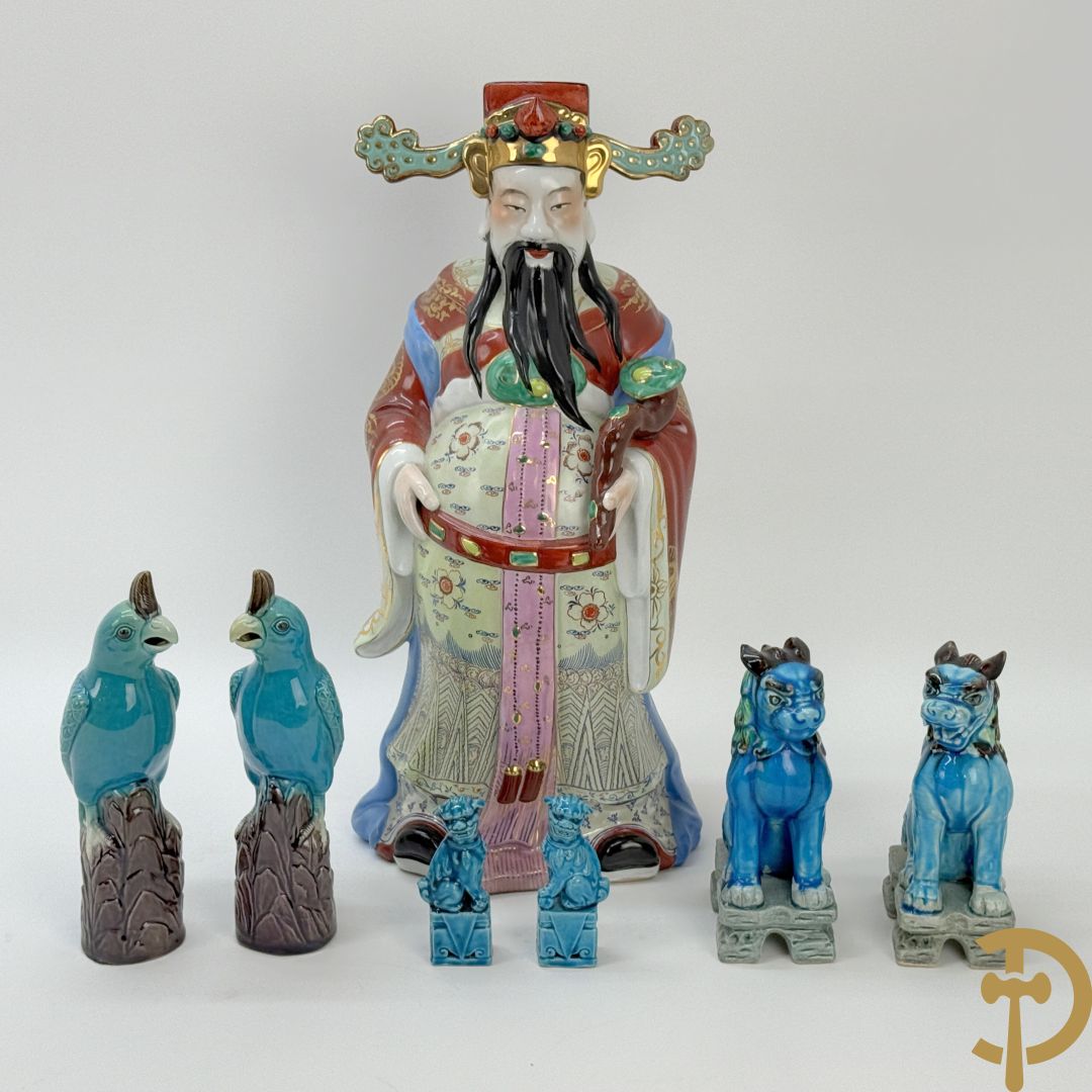 Chinese keramieken wijsgeer met staf + paar papegaaien in meerkleurige keramiek + 2 paar Aziatische keramieken fo-hondjes
