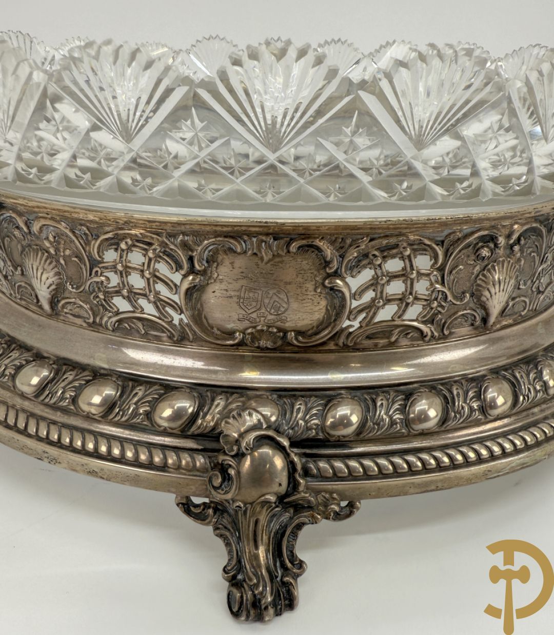 Massief zilveren ovale milieu de table met kristallen coupe