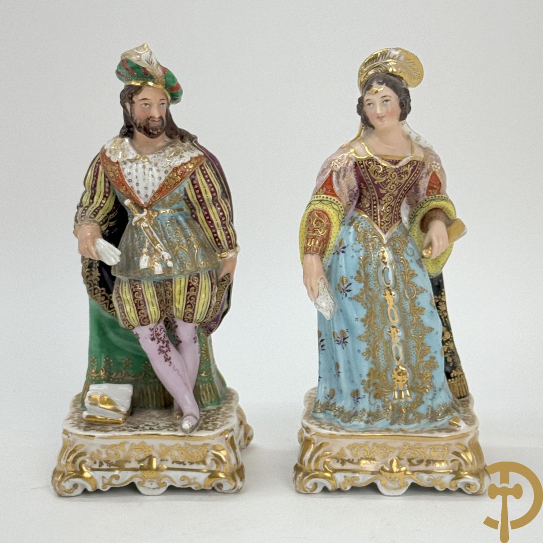 Paar 19e porseleinen Vieux Paris beeldjes van edelheer en edelvrouw