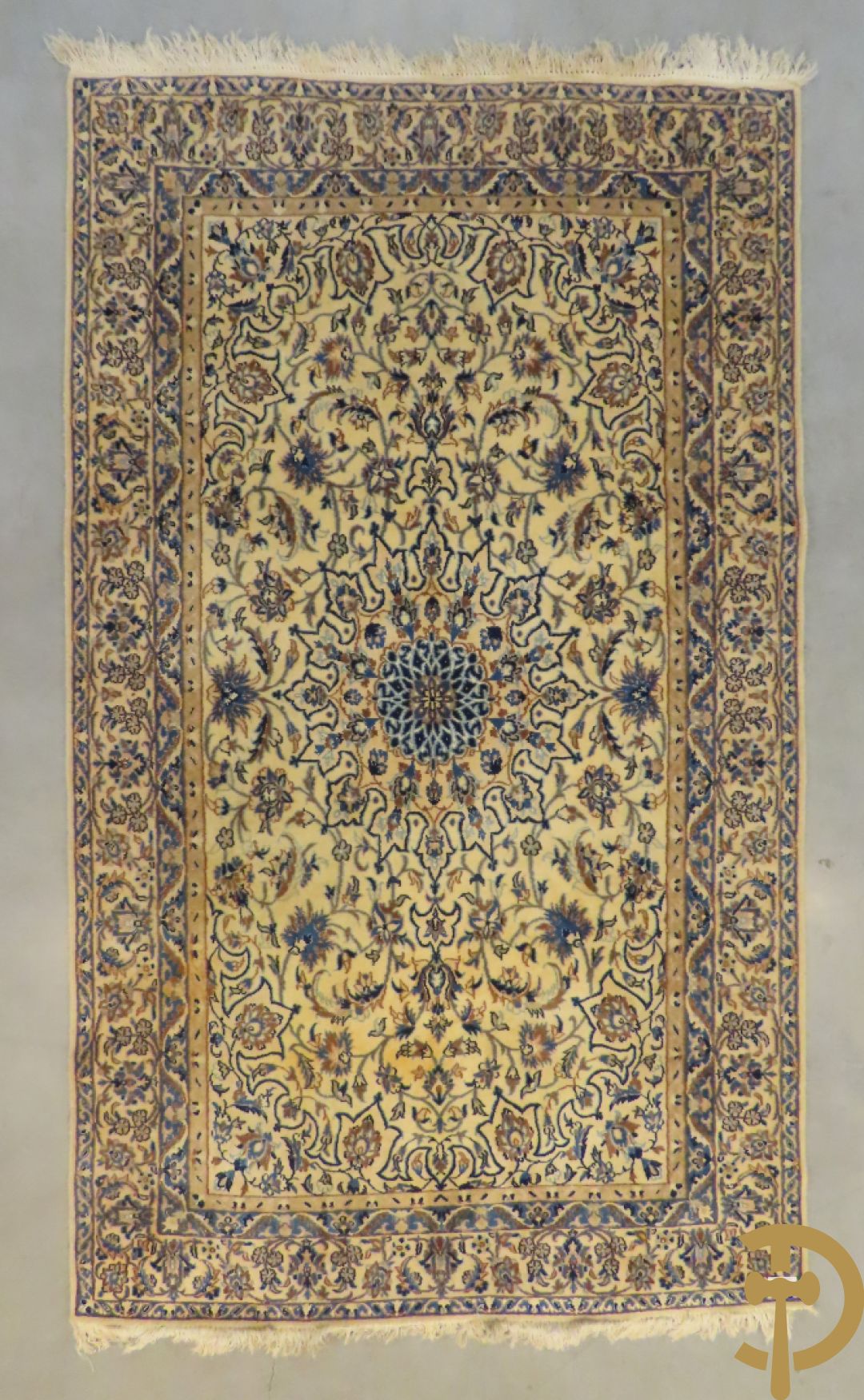 Oosters handgekonoopt tapijt Nain