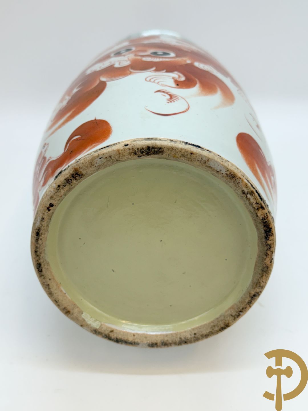 Chinese porseleinen vaas met decor van fo honden + Dekselpotiche in Chinees porselein met geanimeerd decor van dames in landschap