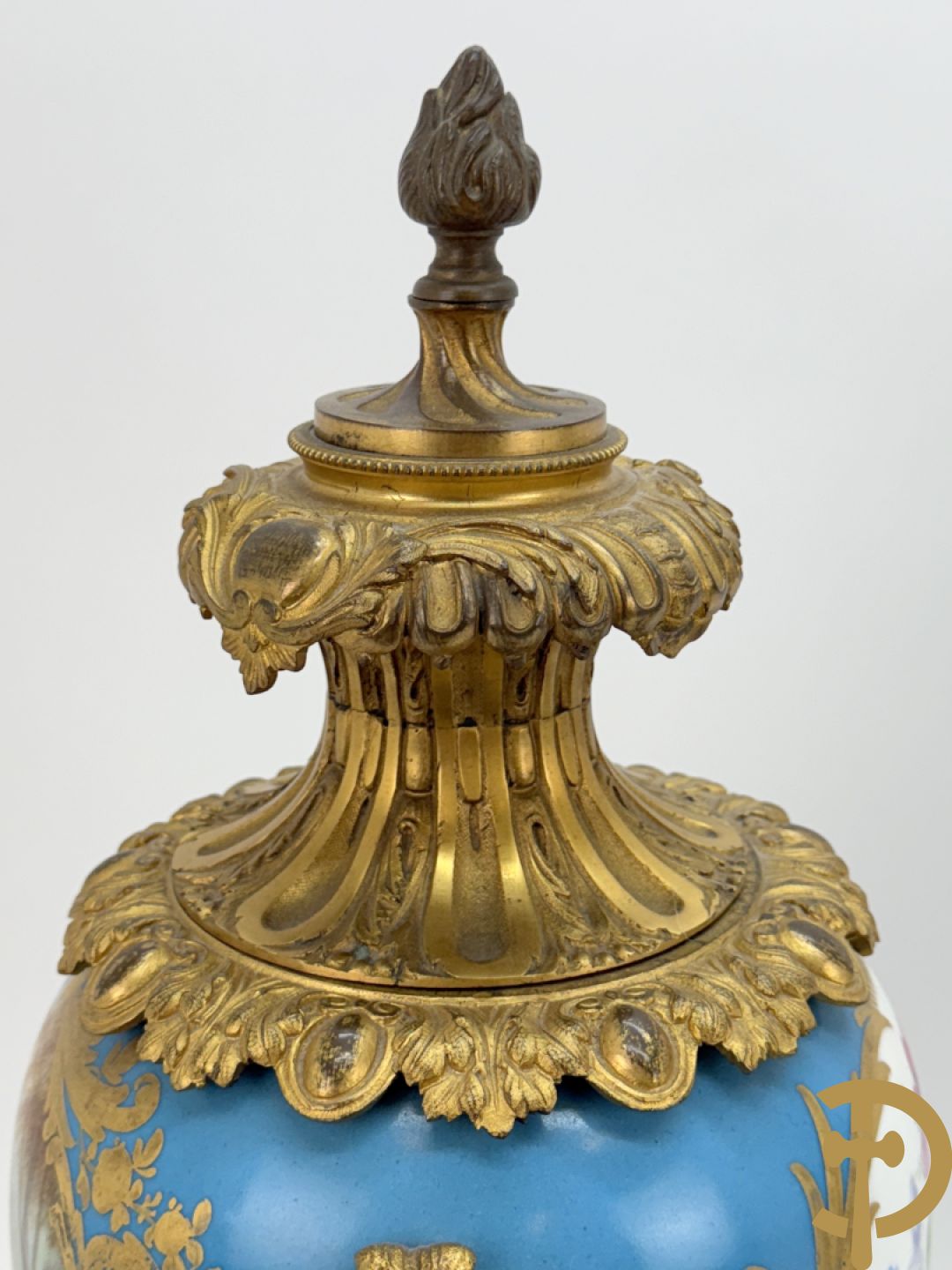 Driedelige bronzen Franse garnituur bezet met cupido