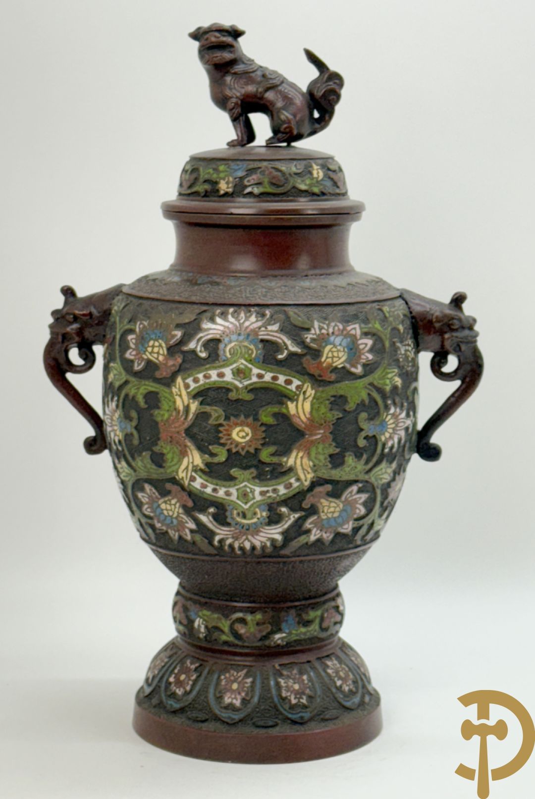 Japanse cloisoné vaas met fo-hond en bloemenmotieven