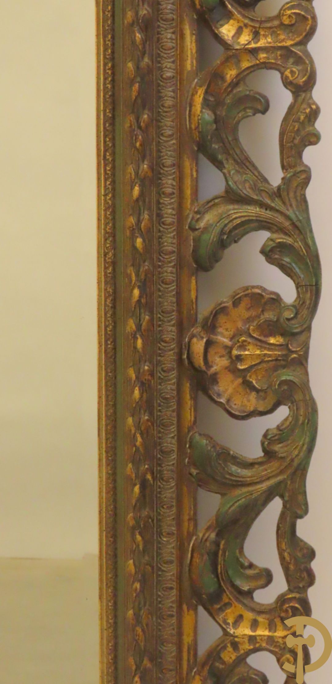 Vergulde spiegel met rocailles
