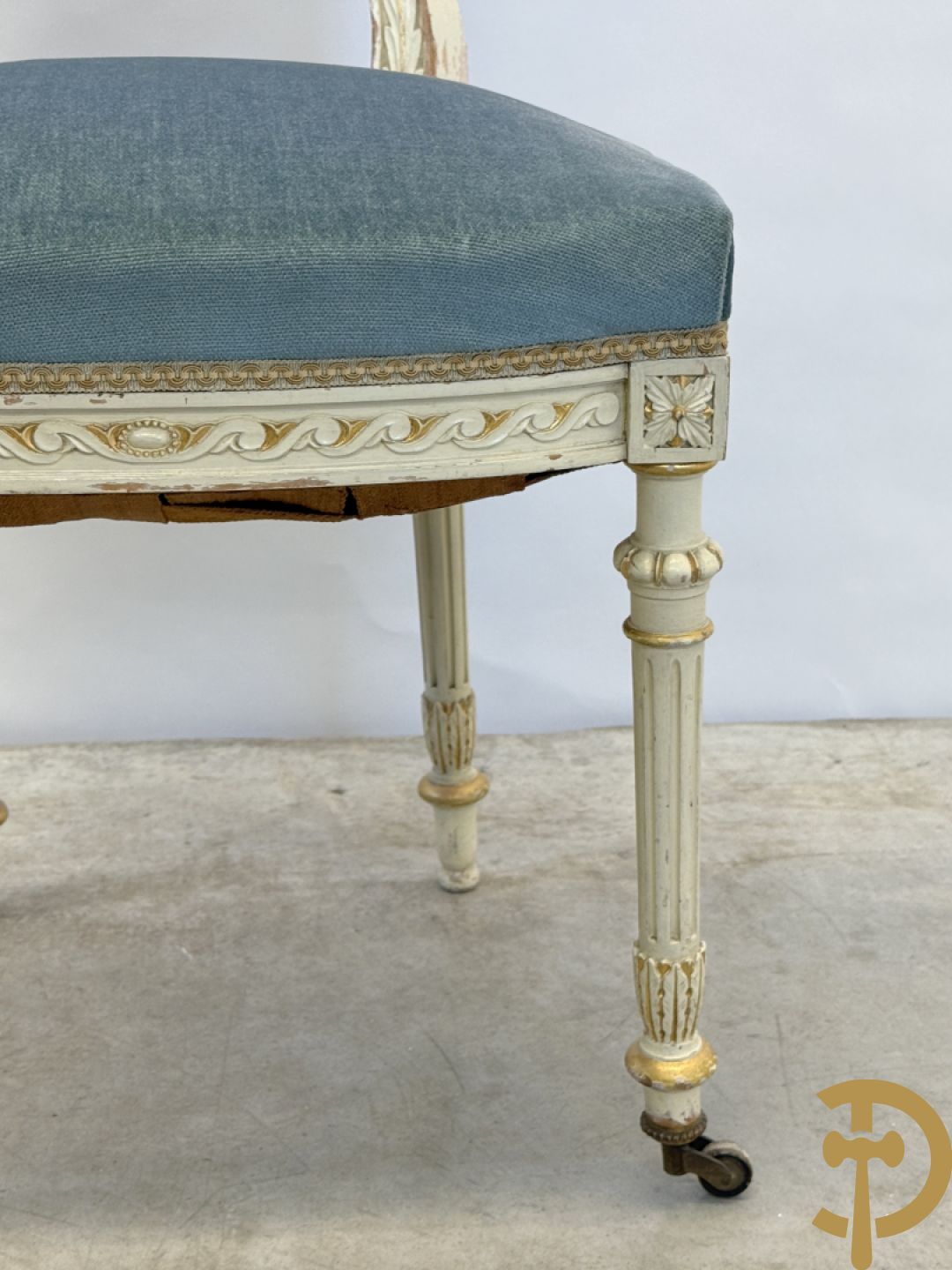 Salonensemble Louis XVI stijl bestaande uit 2 armzetels, 2 stoelen en salontafel