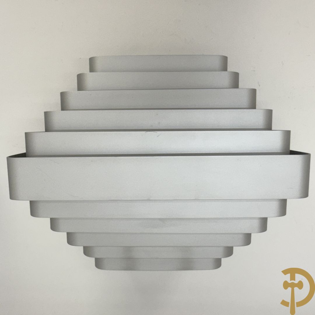 Paar verzilverde wandlampen naar model van Jules Wabbes, uitgegeven door Wever & Ducré