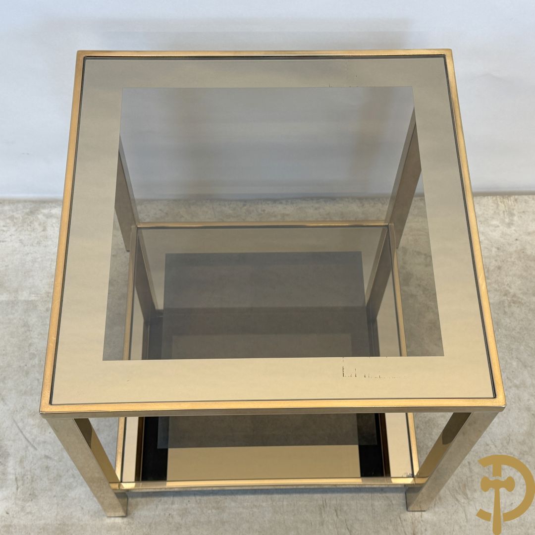 Paar koperen bout de canapé bijzettafels met afgeboord fumé/spiegelglas