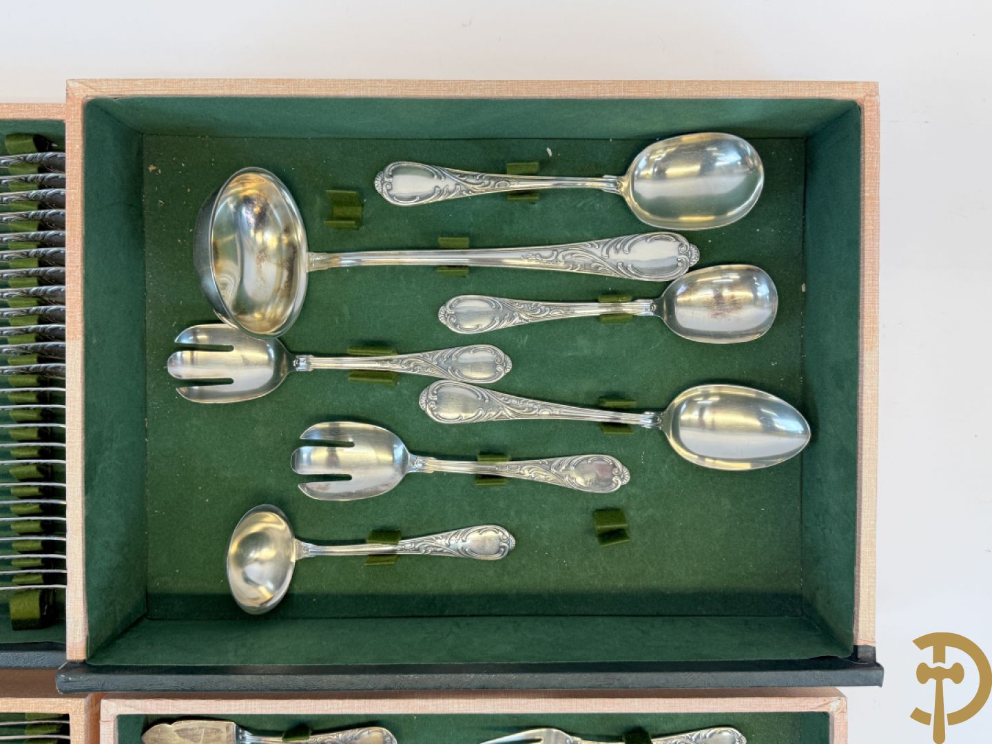 Verzilverd Louis XV bestek in schrijn : 10 reeksen en losse stukken