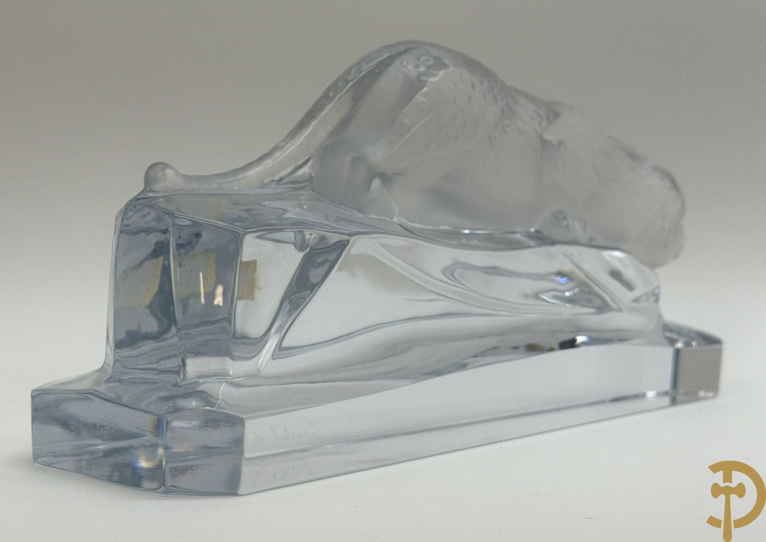 Sluipend luipaard in kristal, Cristal de Sèvres France gemerkt