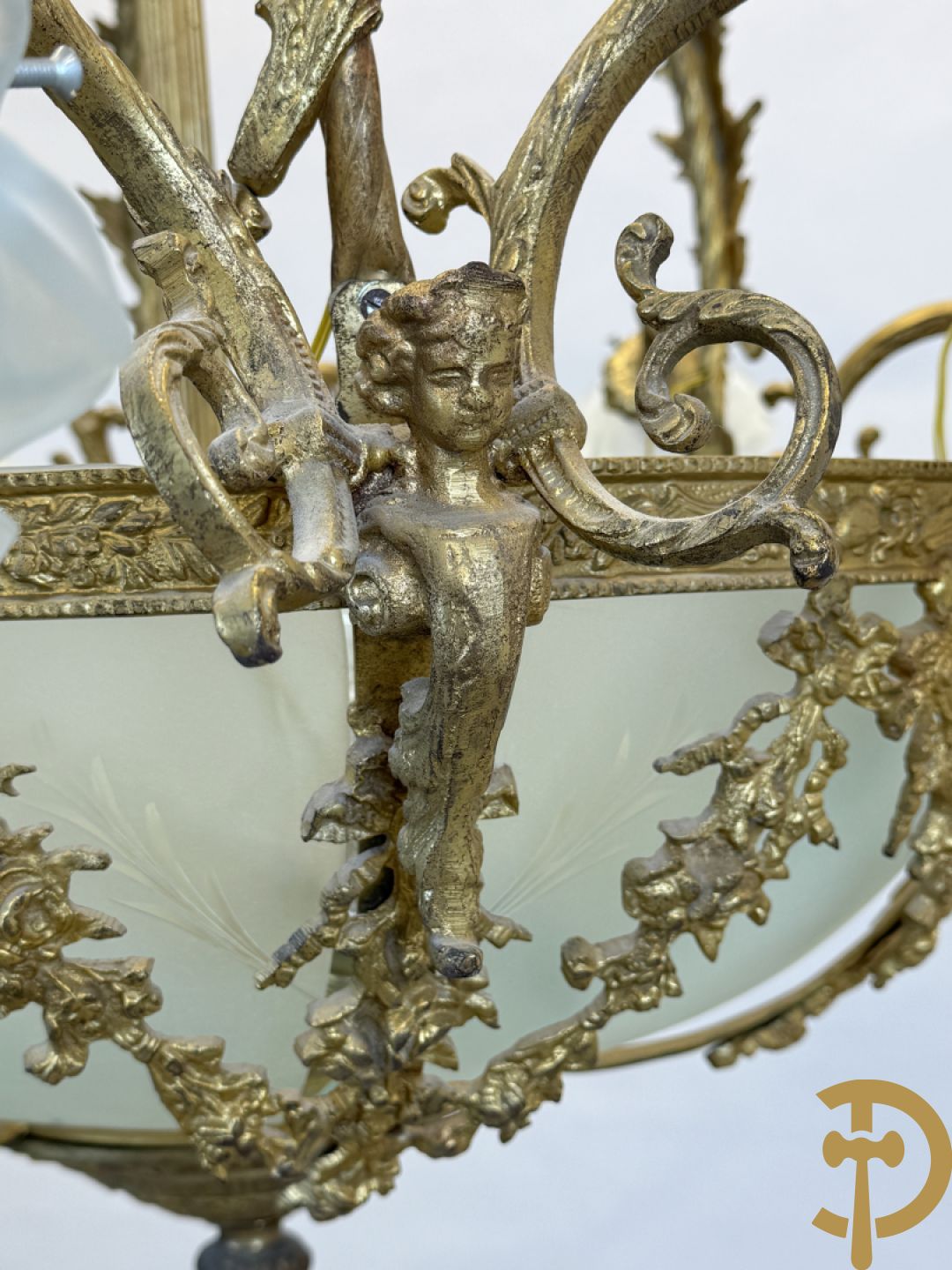 Bronzen ronde luchter met 12 lichtpunten en roosjes