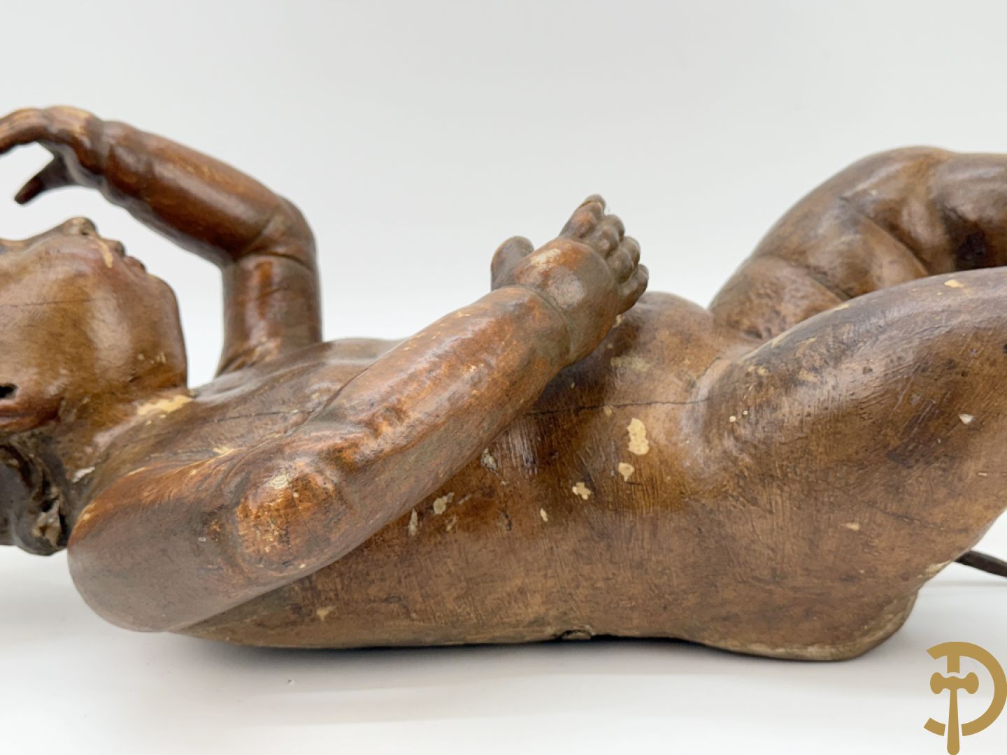 Paar houtgesculpteerde en gepolychromeerde cupido