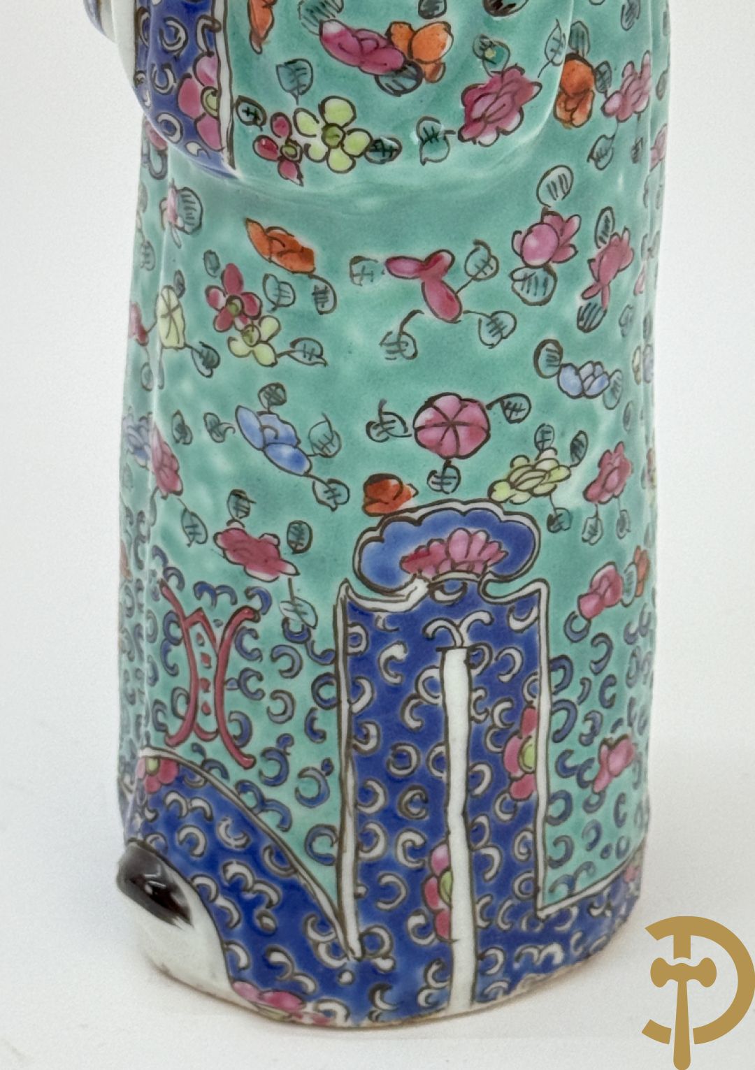 Chinese porseleinen wijsgeer met kind op de arm