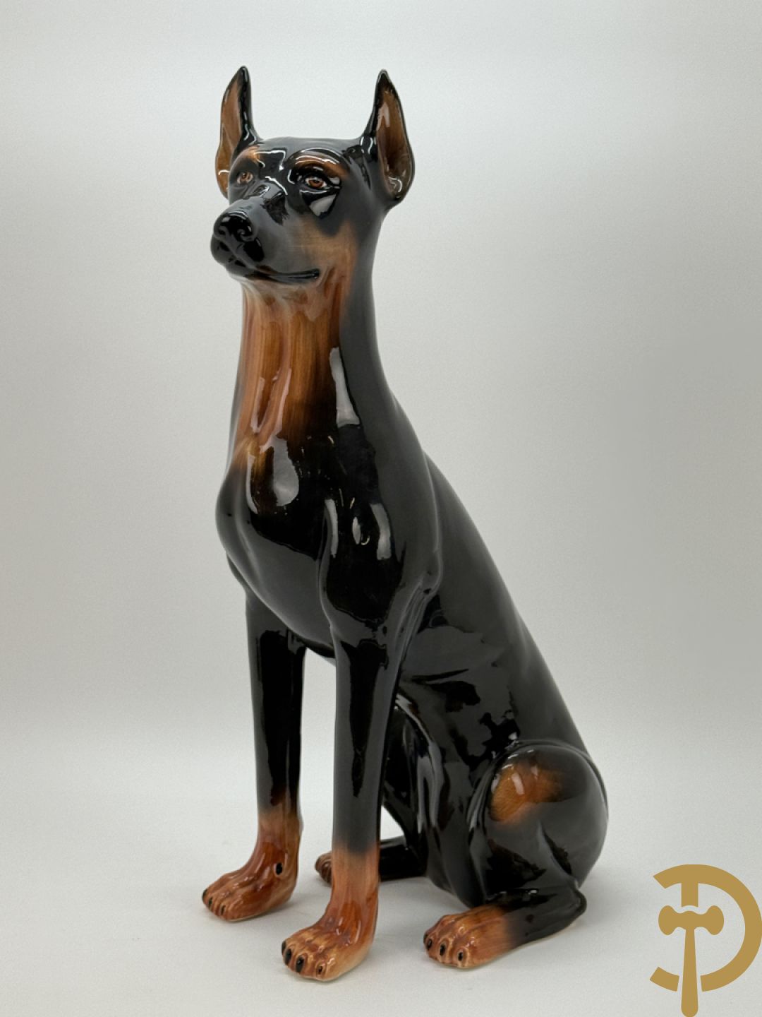 Dobberman in meerkleurige Italiaanse faience