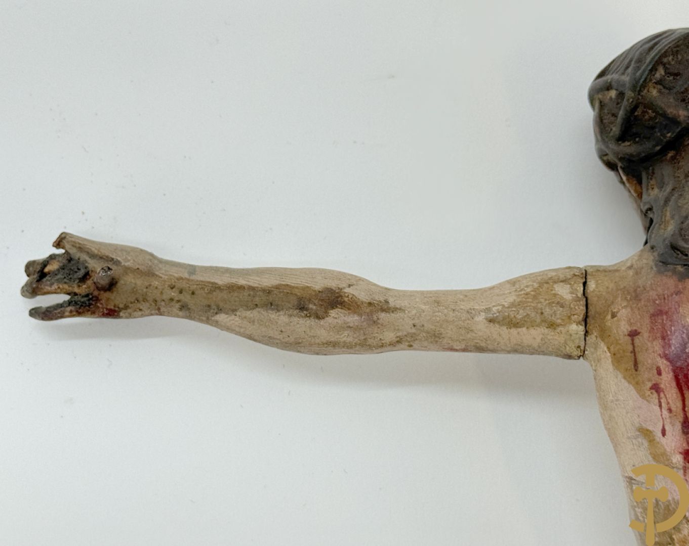 Twee houtgesculpteerde en gepolychromeerde corpussen, 18e