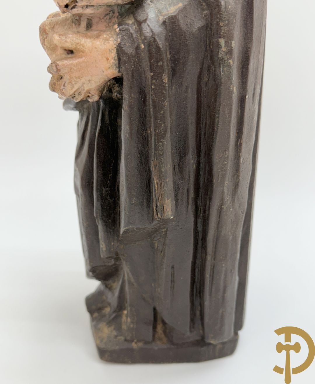 Gepolychromeerde houtsculptuur van Sint-Antonius met kind + gepolychromeerde houtgesculpteerde Madonna met kind + houtsculptuur van Sint-Jacob