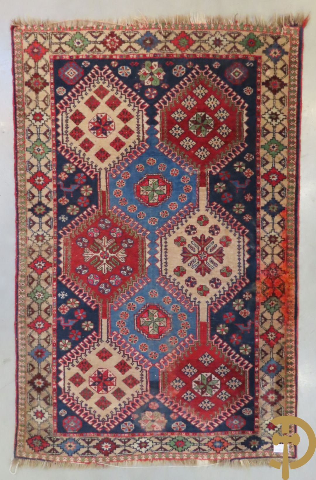 Drie oosterse handgeknoopte tapijten Kaukasus