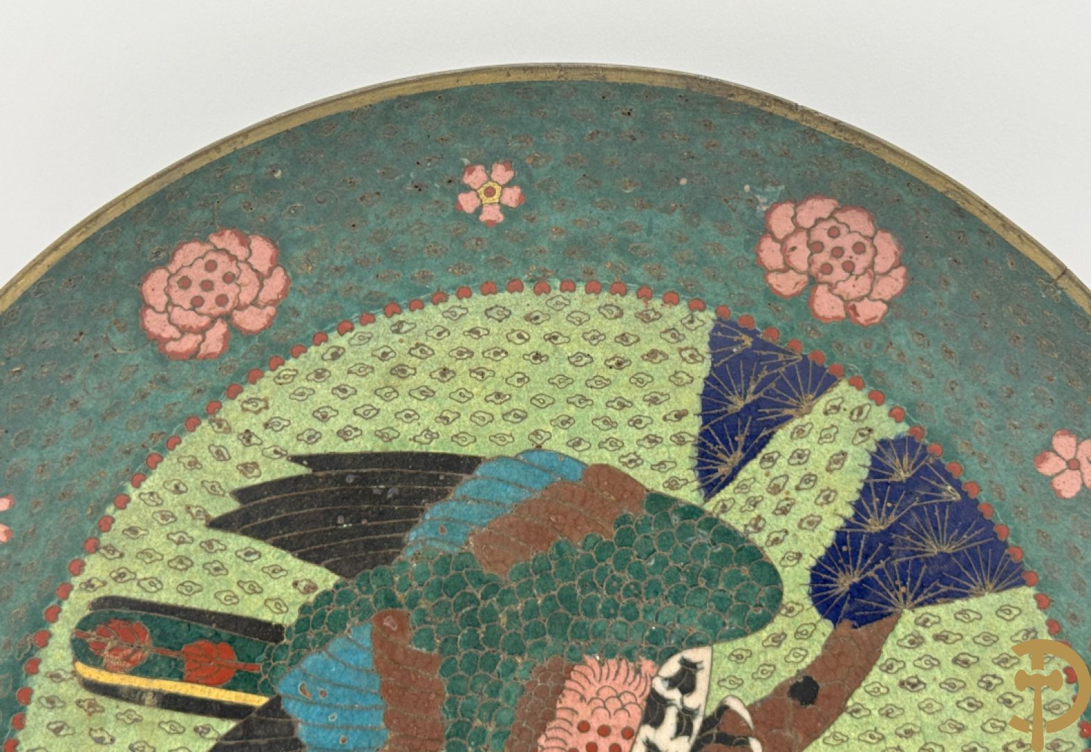 Twee cloisoné borden met vogel- en bloemendercor