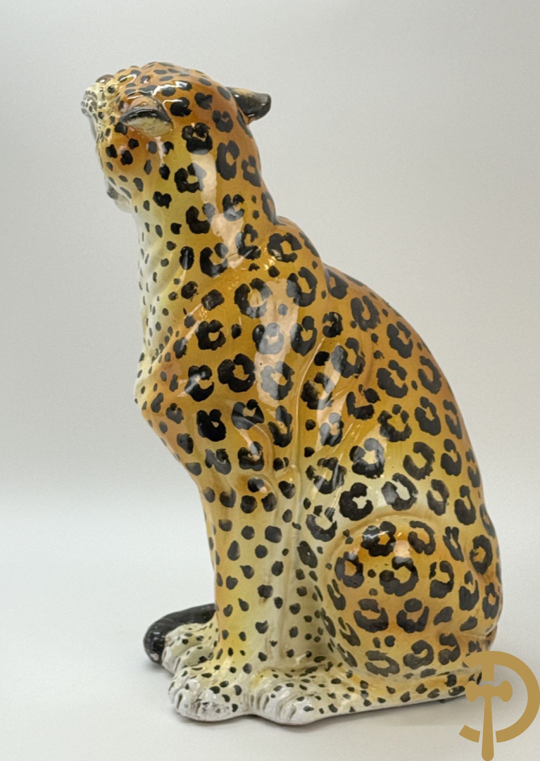 Vintage luipaard in meerkleurig geglazuurde faience met opengesperde bek