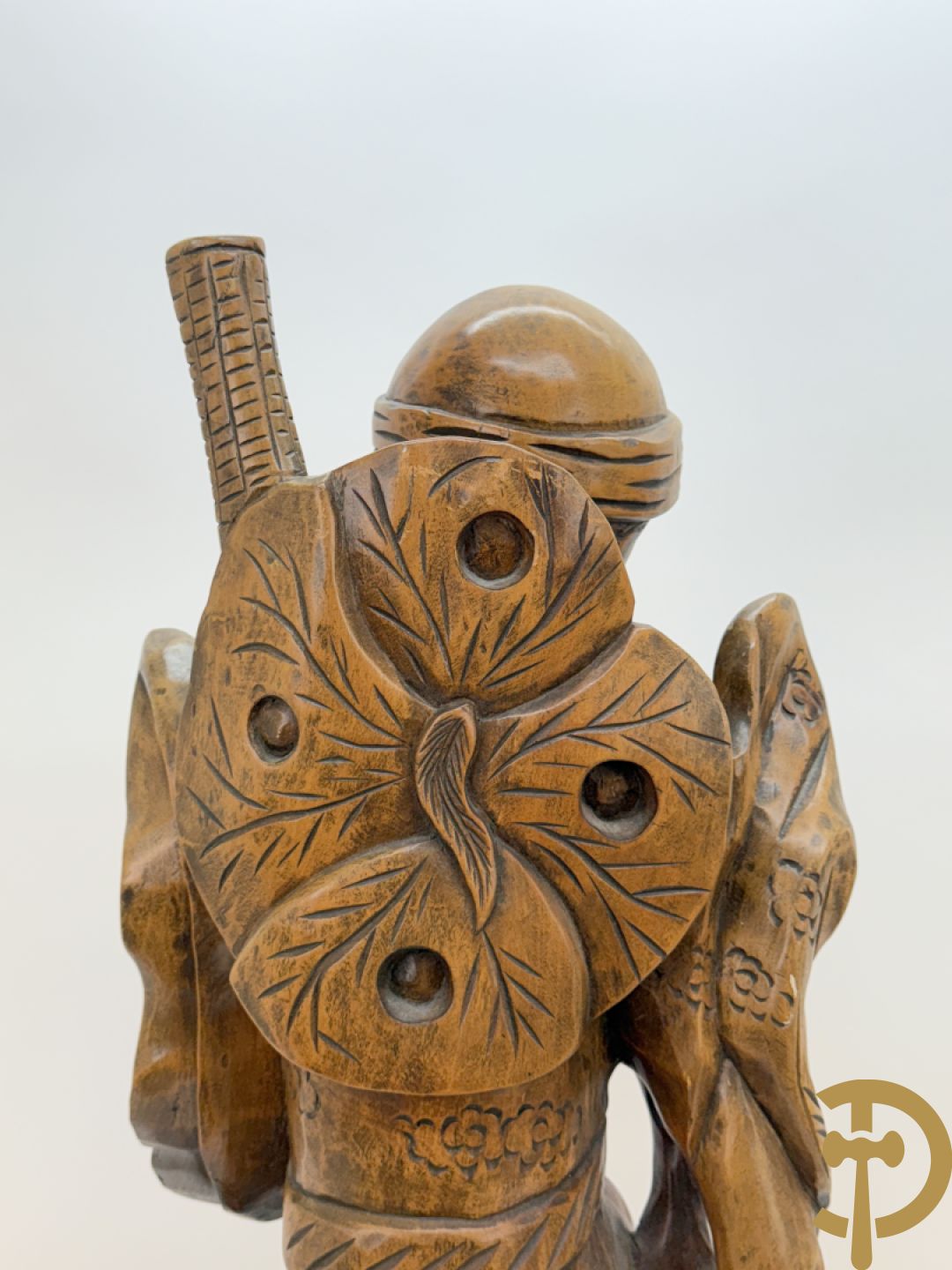 Aziatische houtsculptuur Guanying met 2 oosterse figuren + Oosterse man met baard