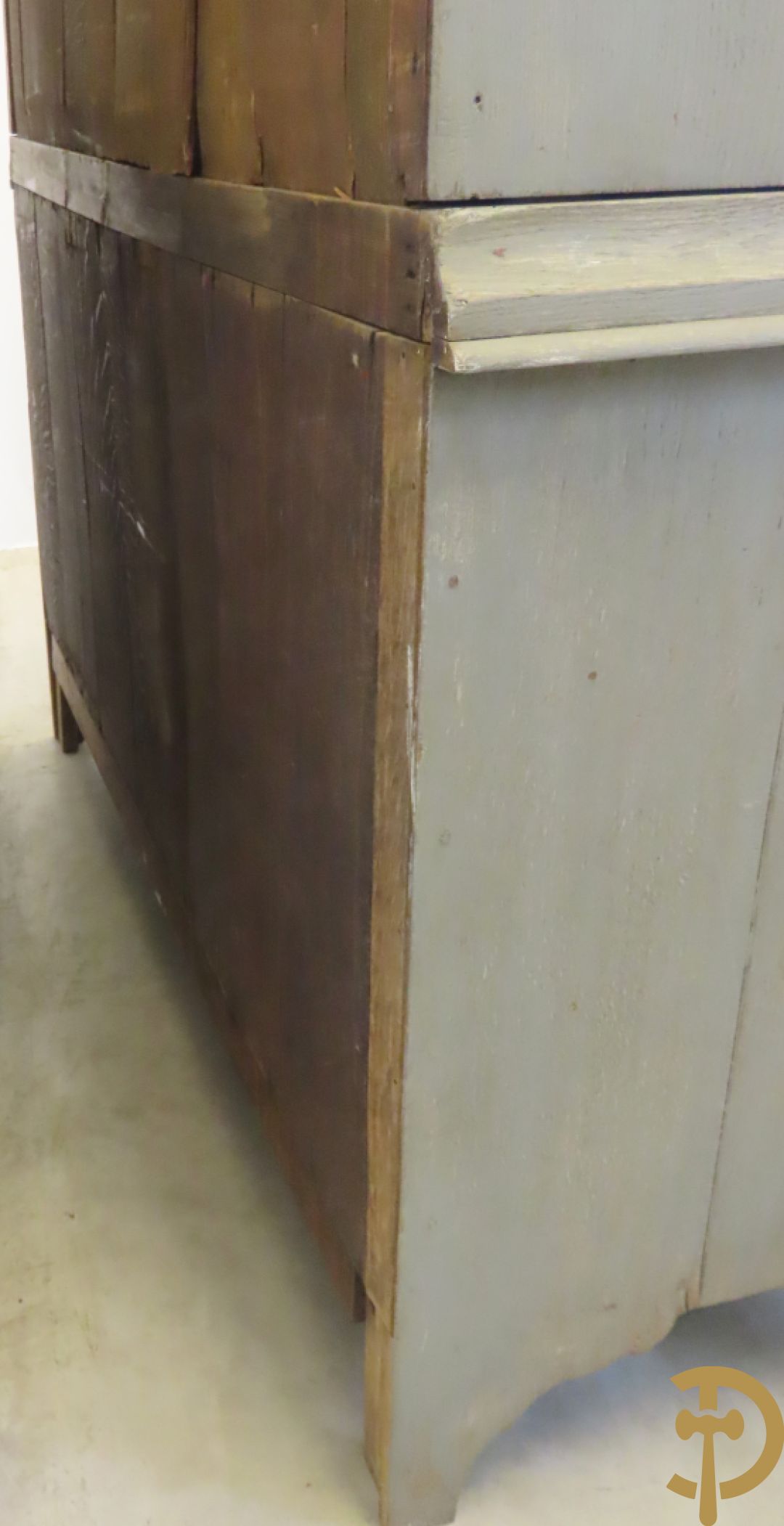 Hollands eiken beschilderd kabinet met 2 deuren bovenaan en 3 lades onderaan