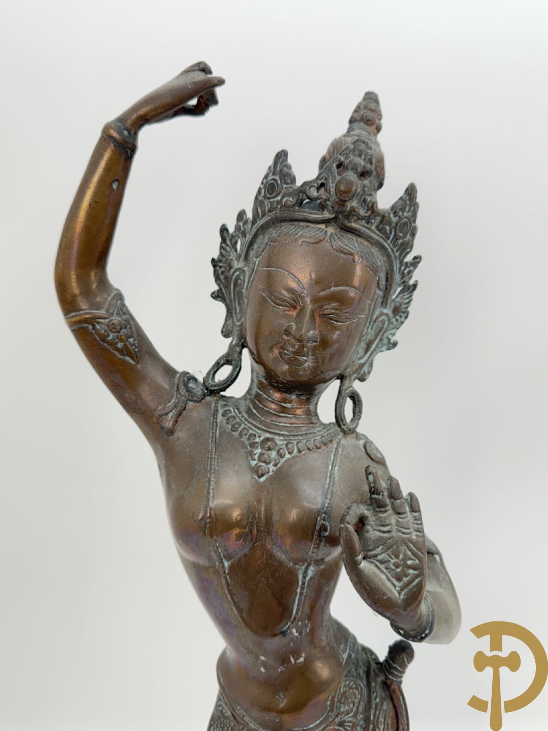 Bronzen dansende shiva + zittende bronzen boedhistische figuur + zittende boedhistische man met mand in zamak + bronzen boedhistisch boedhahoofd + bronzen shiva met 4 armen
