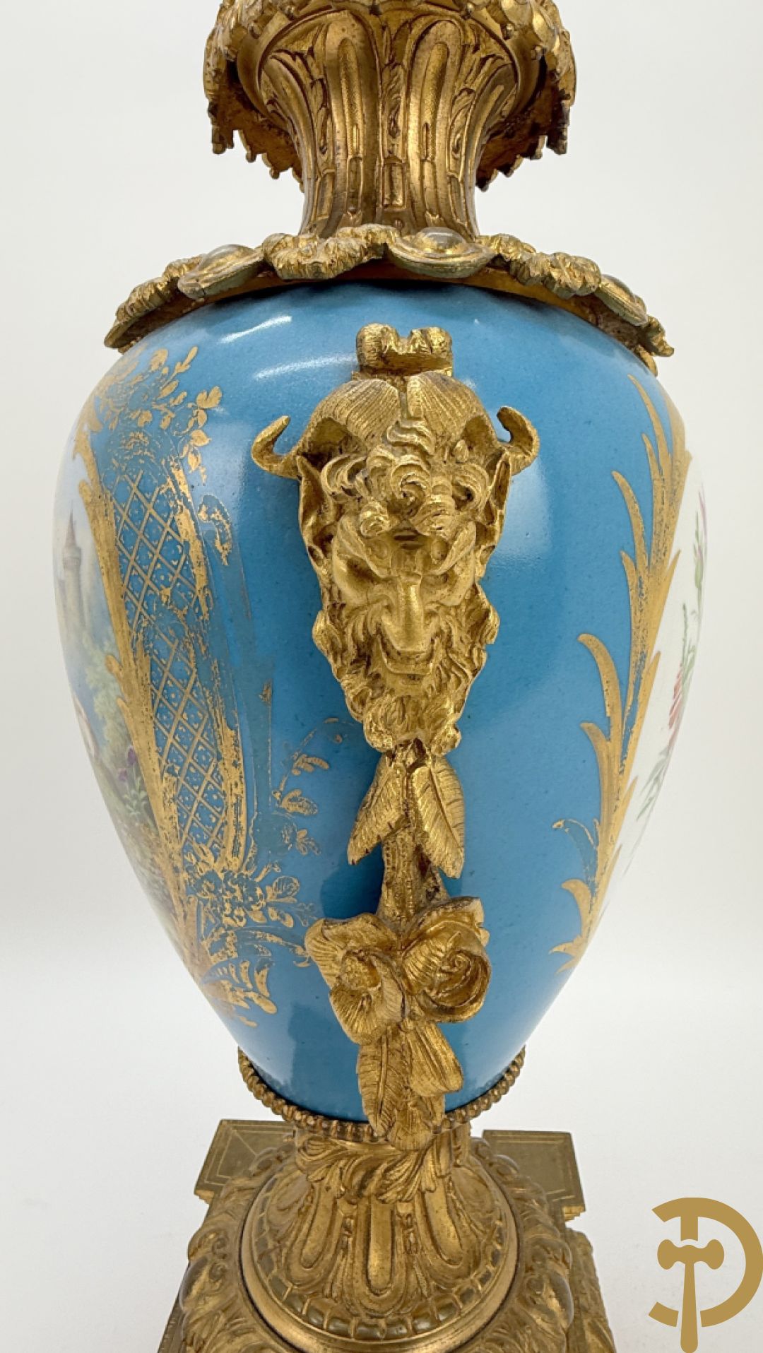 Driedelige bronzen Franse garnituur bezet met cupido