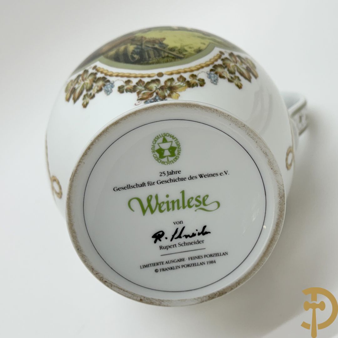 Varia porselein en keramiek : paar jardinières met zwanen, apothekerspot, 2 schenkkannen Franklin Mint en vaas Hutschenreuter