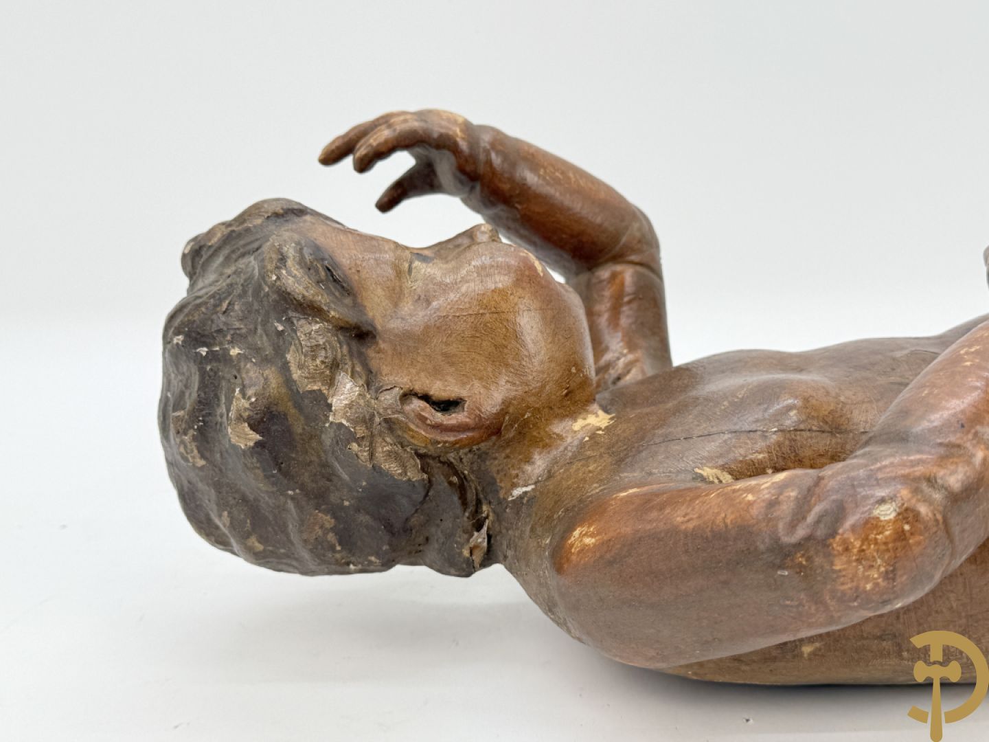 Paar houtgesculpteerde en gepolychromeerde cupido