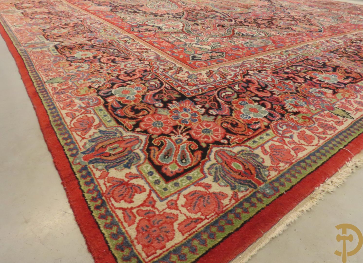 Oosters handgeknoopt tapijt met cashmeremotieven