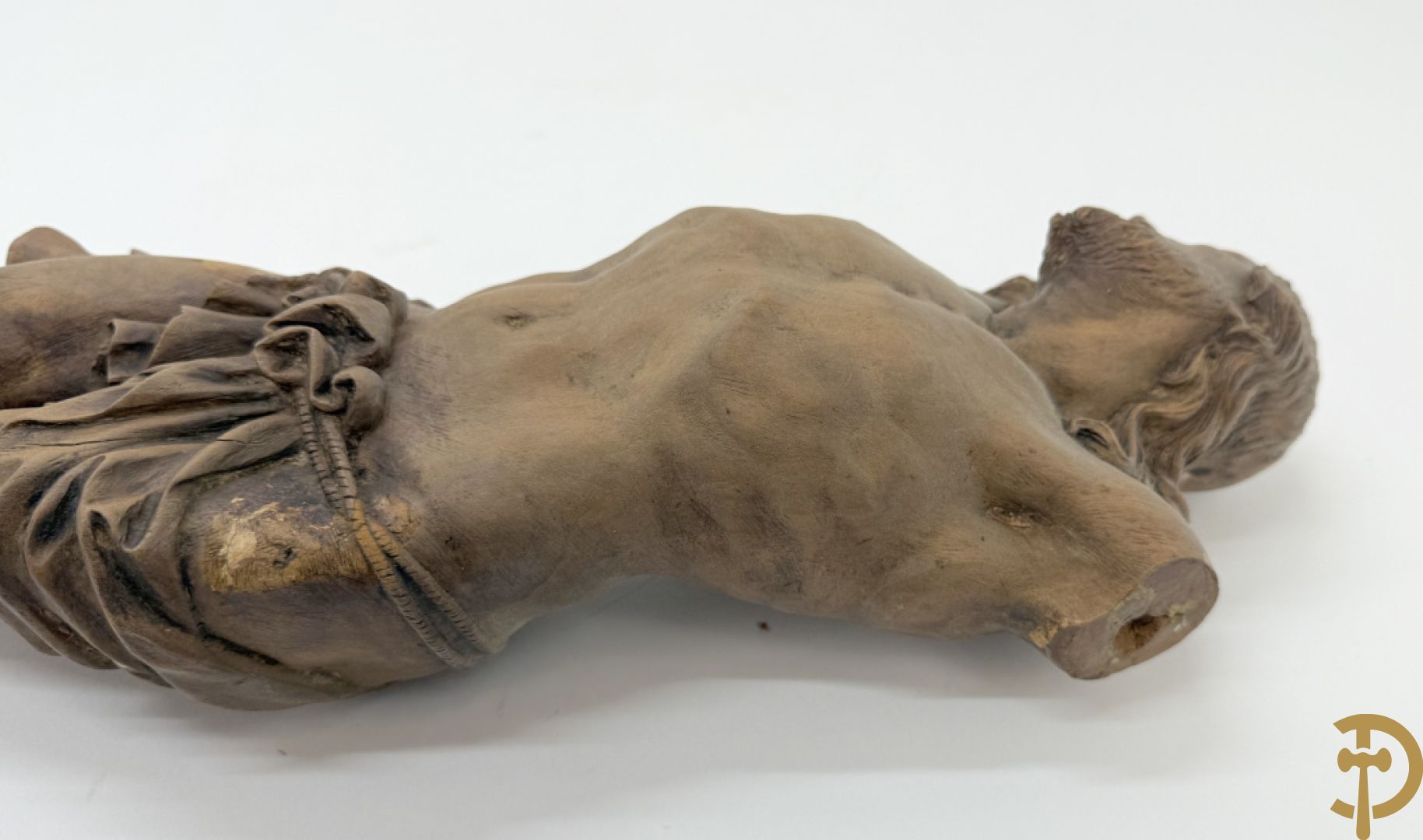 Twee houtgesculpteerde en gepolychromeerde corpussen