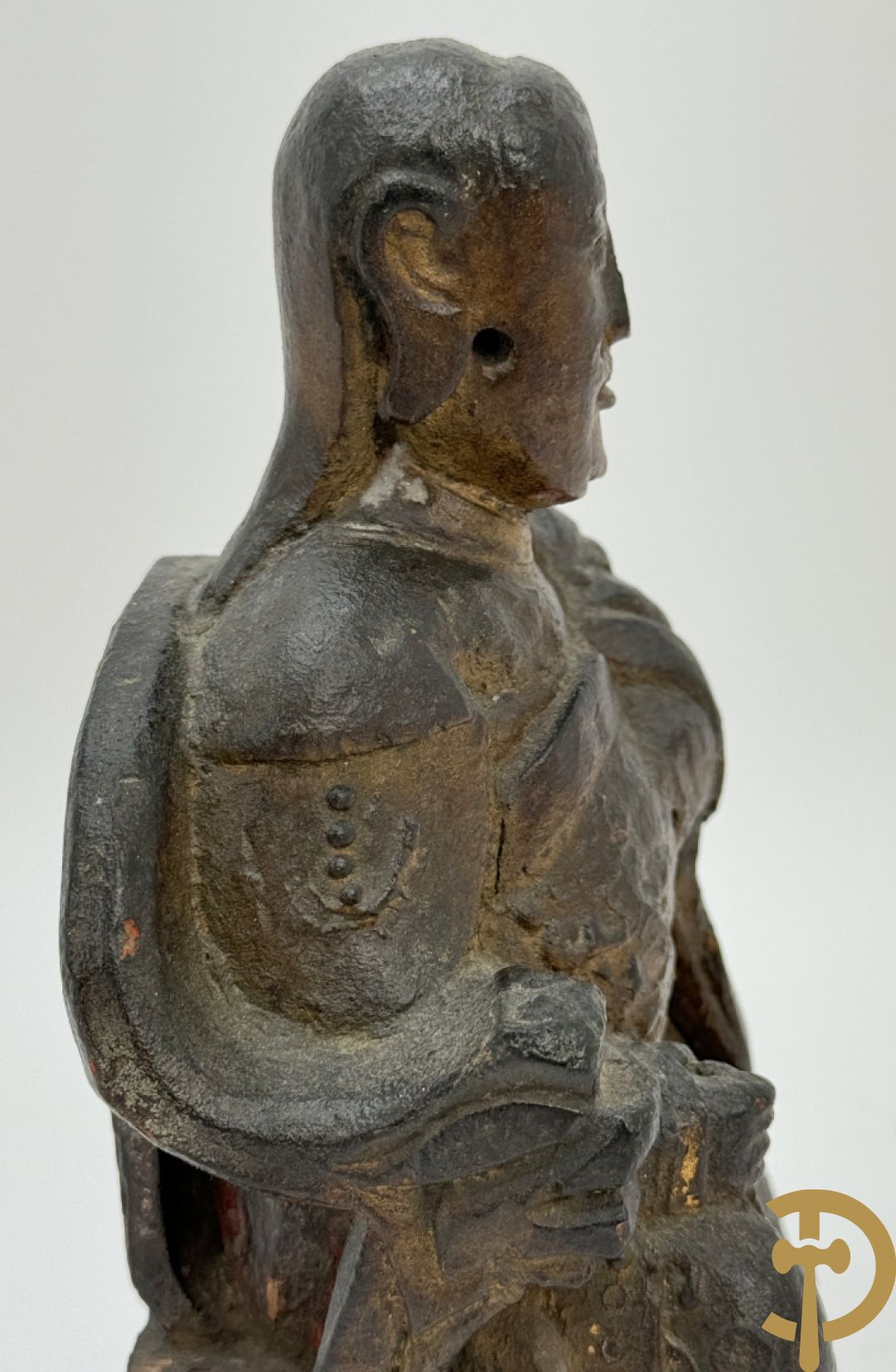 Houtsculptuur van zittende Chinese wijze, 18e