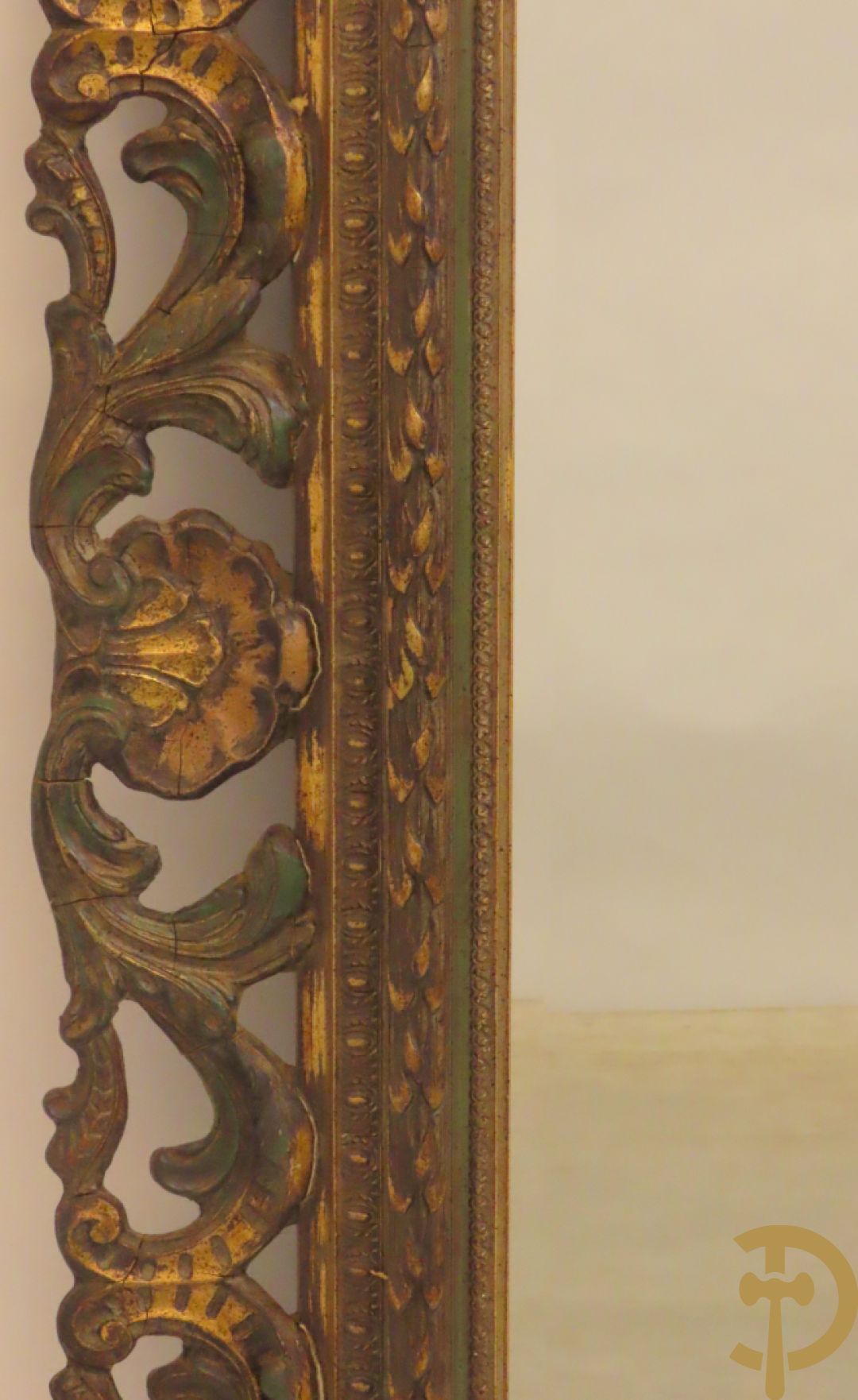Vergulde spiegel met rocailles