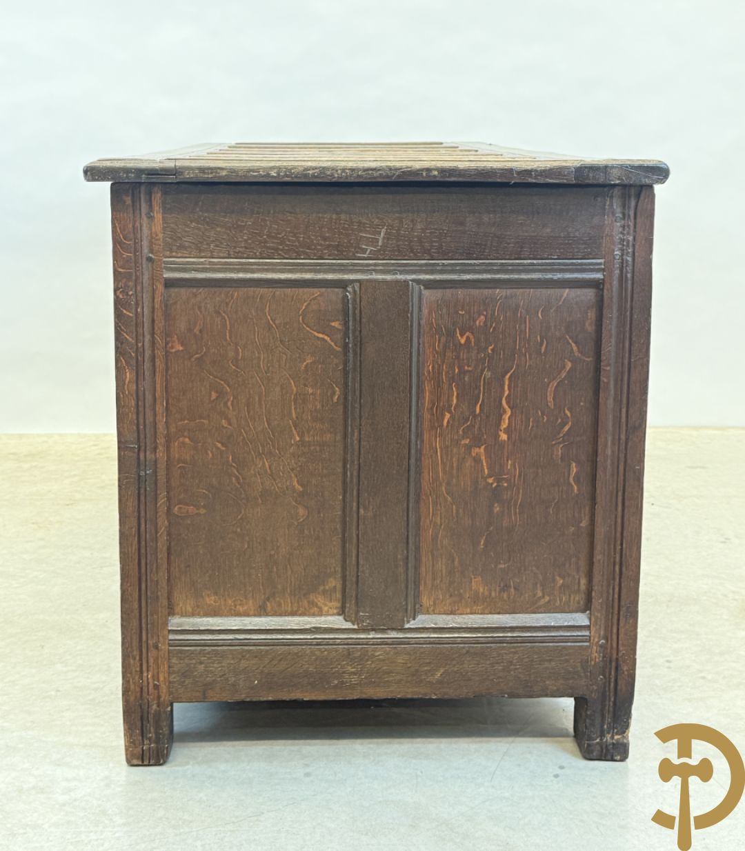 Massief eiken Engelse panelenkoffer, 18e