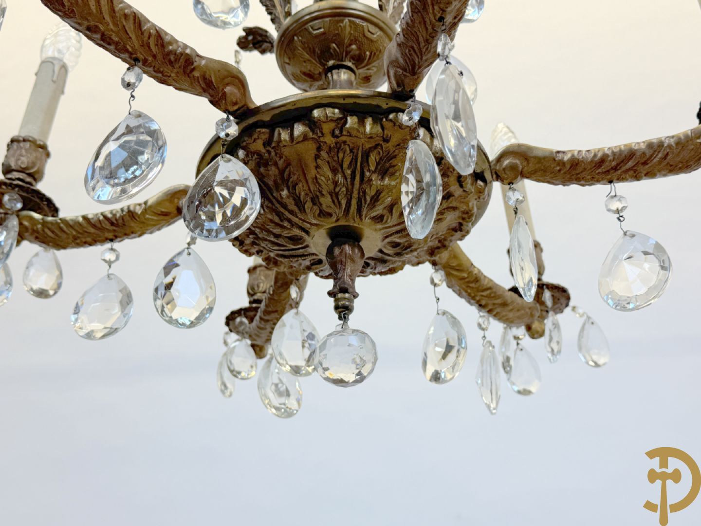 Zesarmige luchter met accanthusranken