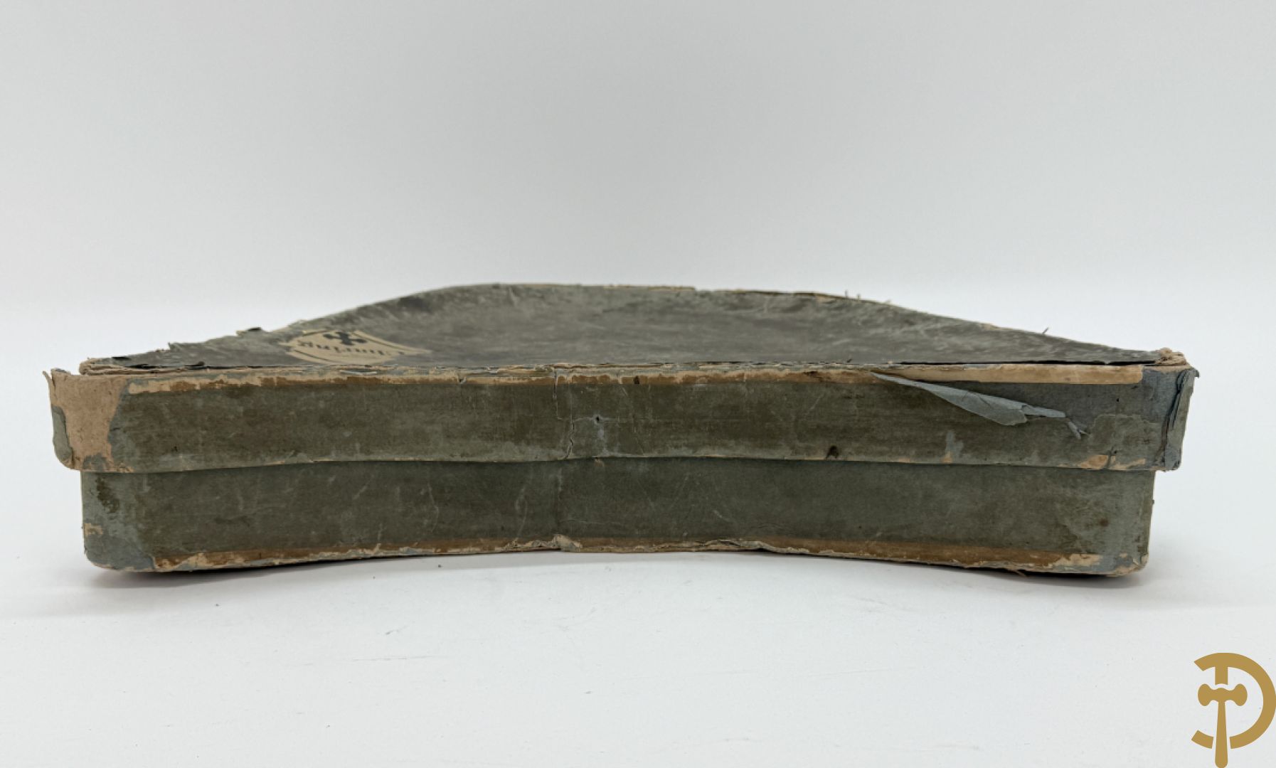 Oude Engelse plooibare steek voor hoed in doos