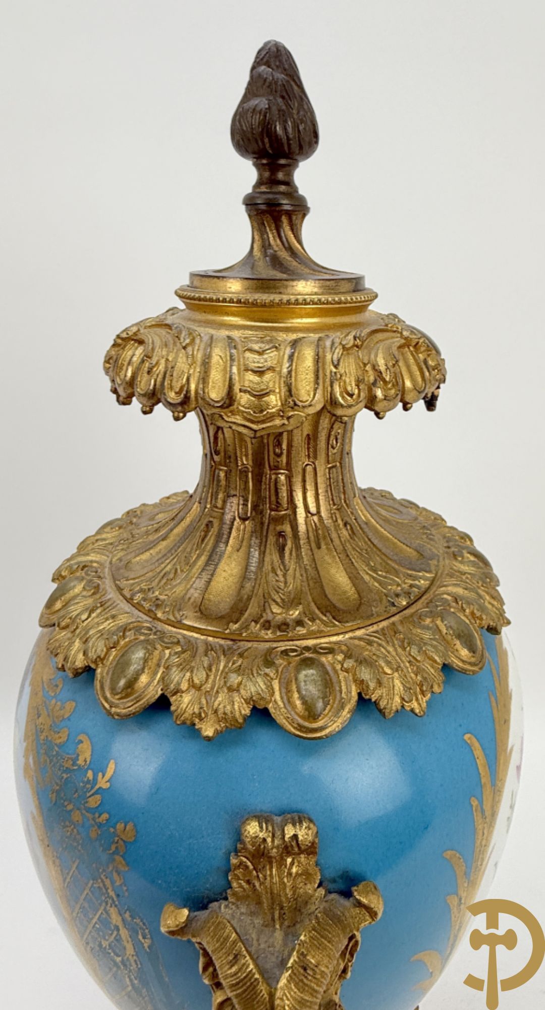 Driedelige bronzen Franse garnituur bezet met cupido