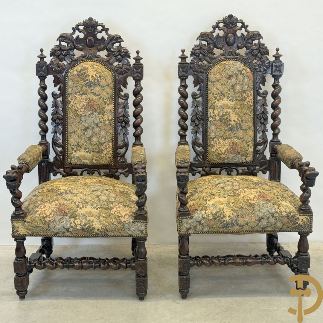 Paar massief eiken jacht armzetels met sculptuur van bladranken en vogelmotieven
