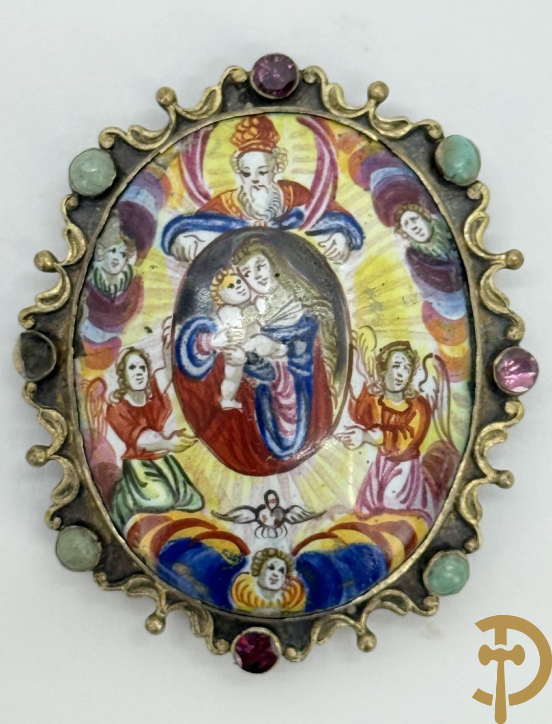 Lot massief zilver w.o. 2 geajoureerd riemboekels waarvan 1 met email bewerkt, geajoureerde centuurhouder met cupido