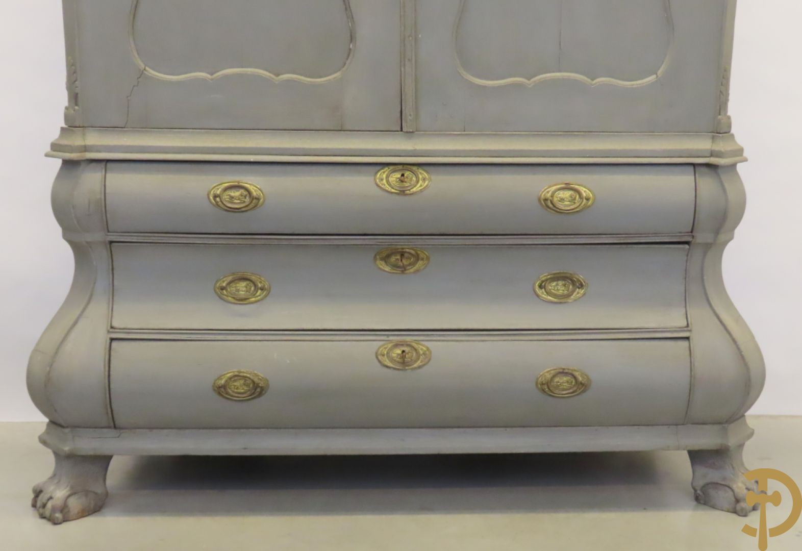 Hollands eiken beschilderd kabinet met 2 deuren bovenaan en 3 lades onderaan