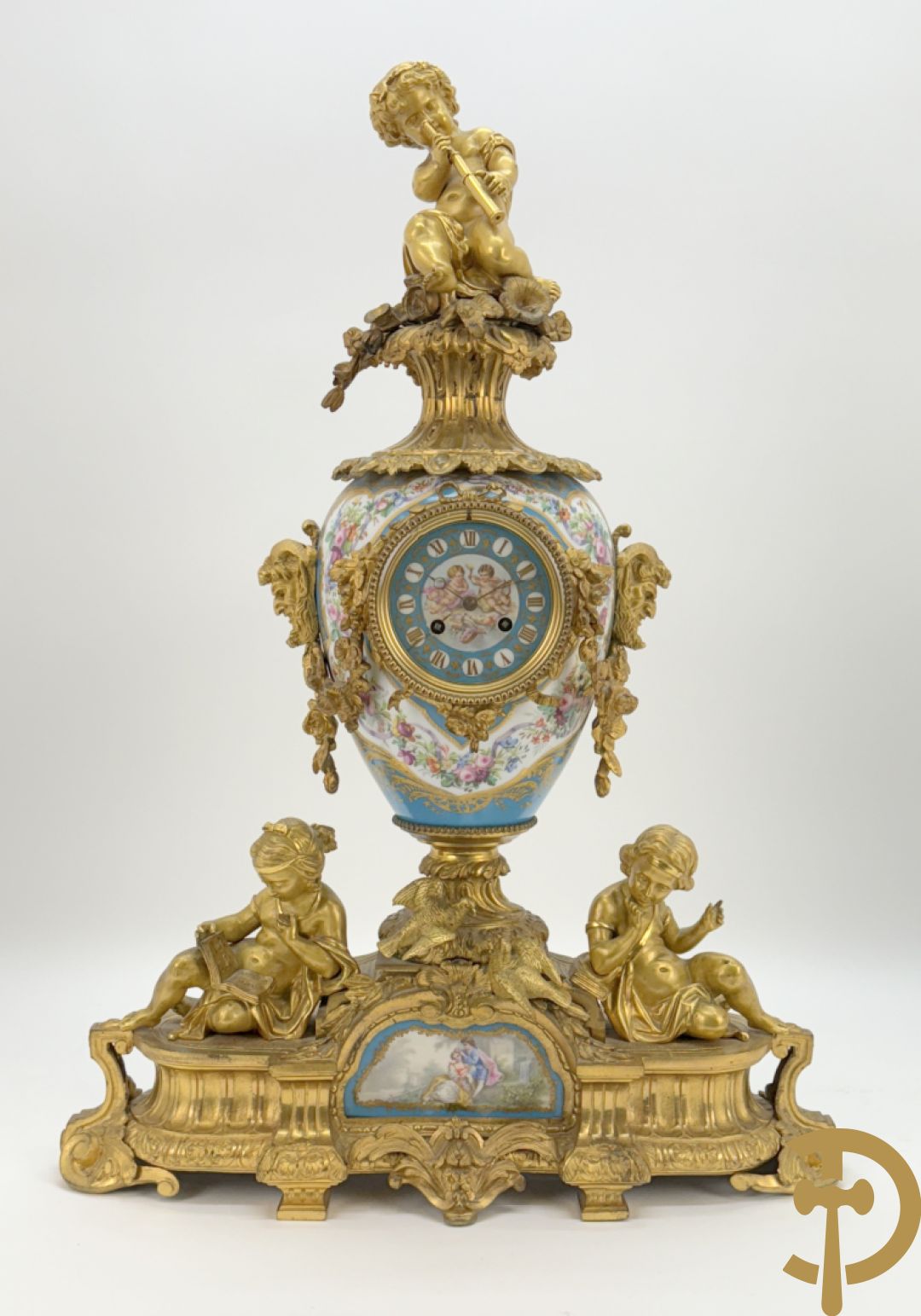 Driedelige bronzen Franse garnituur bezet met cupido