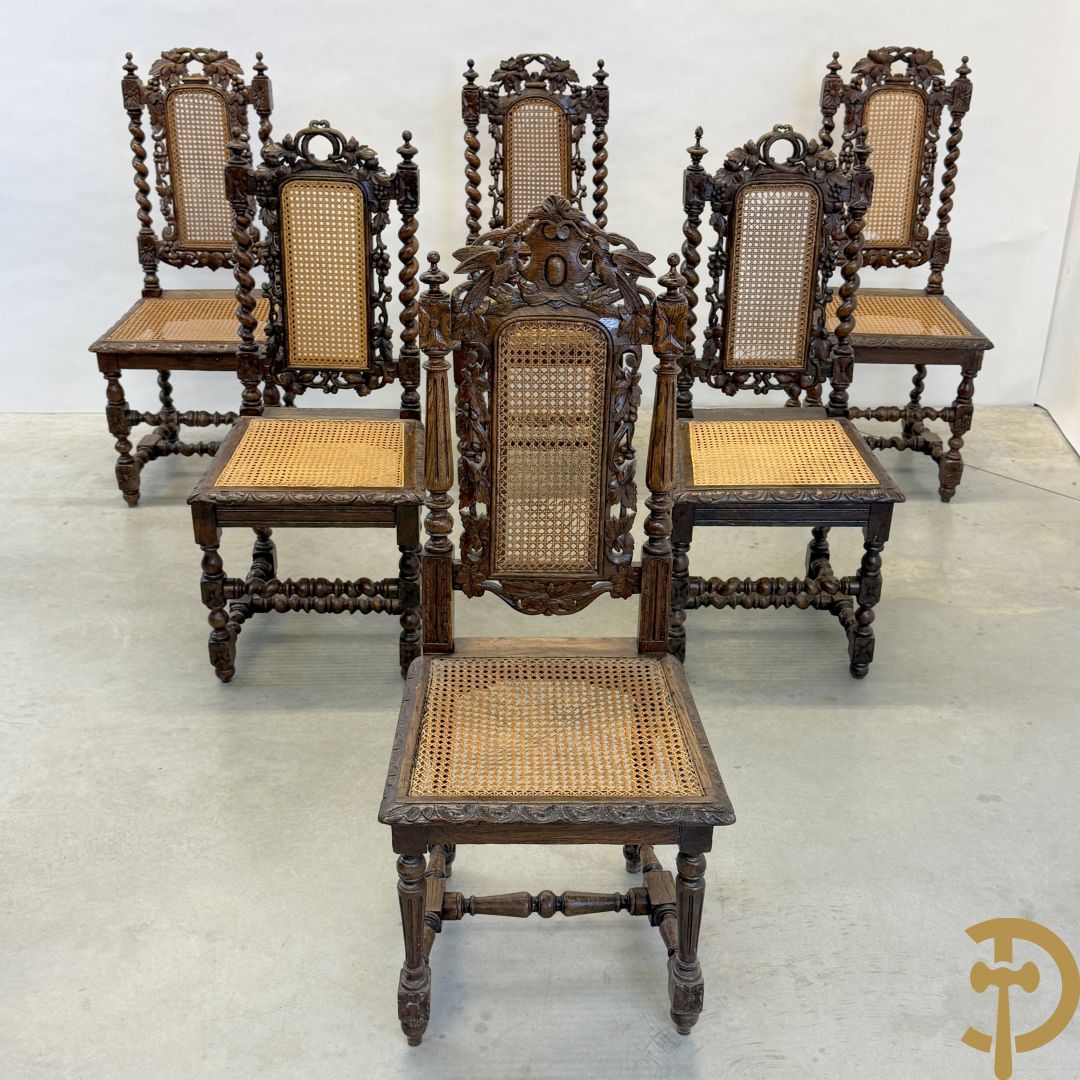 Eiken ovale jachttafel met 4 verschillende dieren + zes stoelen met canage op getorste poten (verschillende modellen)