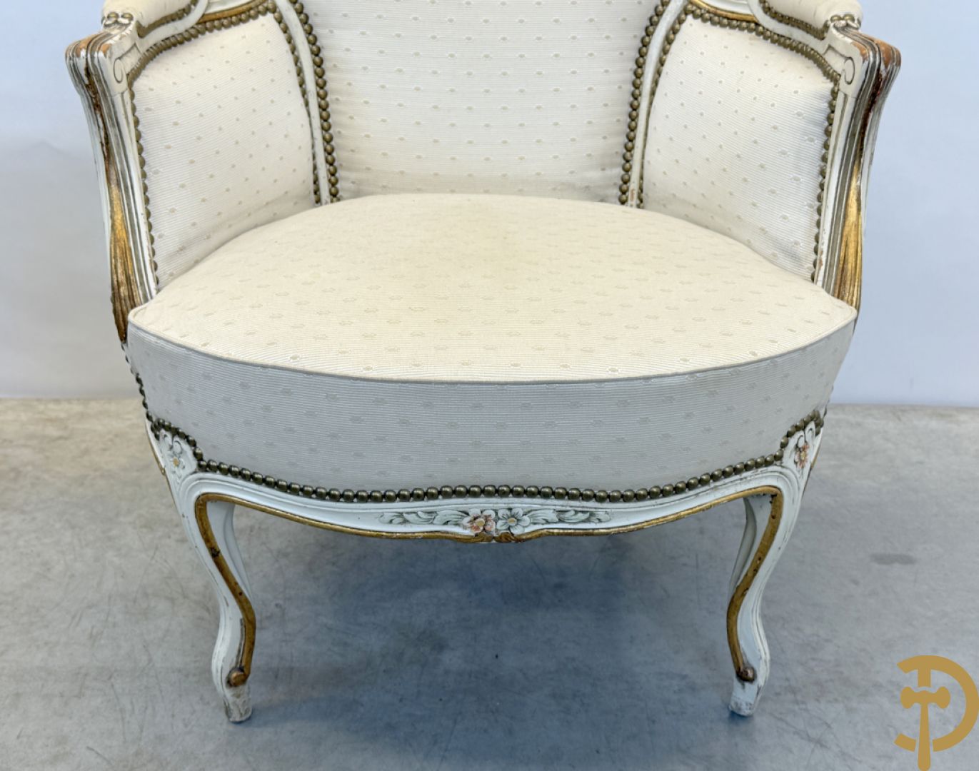 Paar wit gemonochromeerde Louis XV bergères