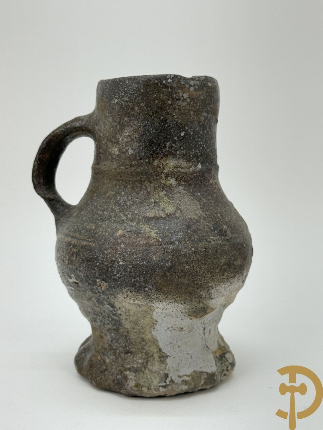 Vijf aardewerken Raeren kruiken + schaaltje