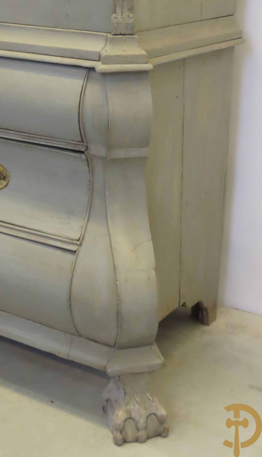 Hollands eiken beschilderd kabinet met 2 deuren bovenaan en 3 lades onderaan