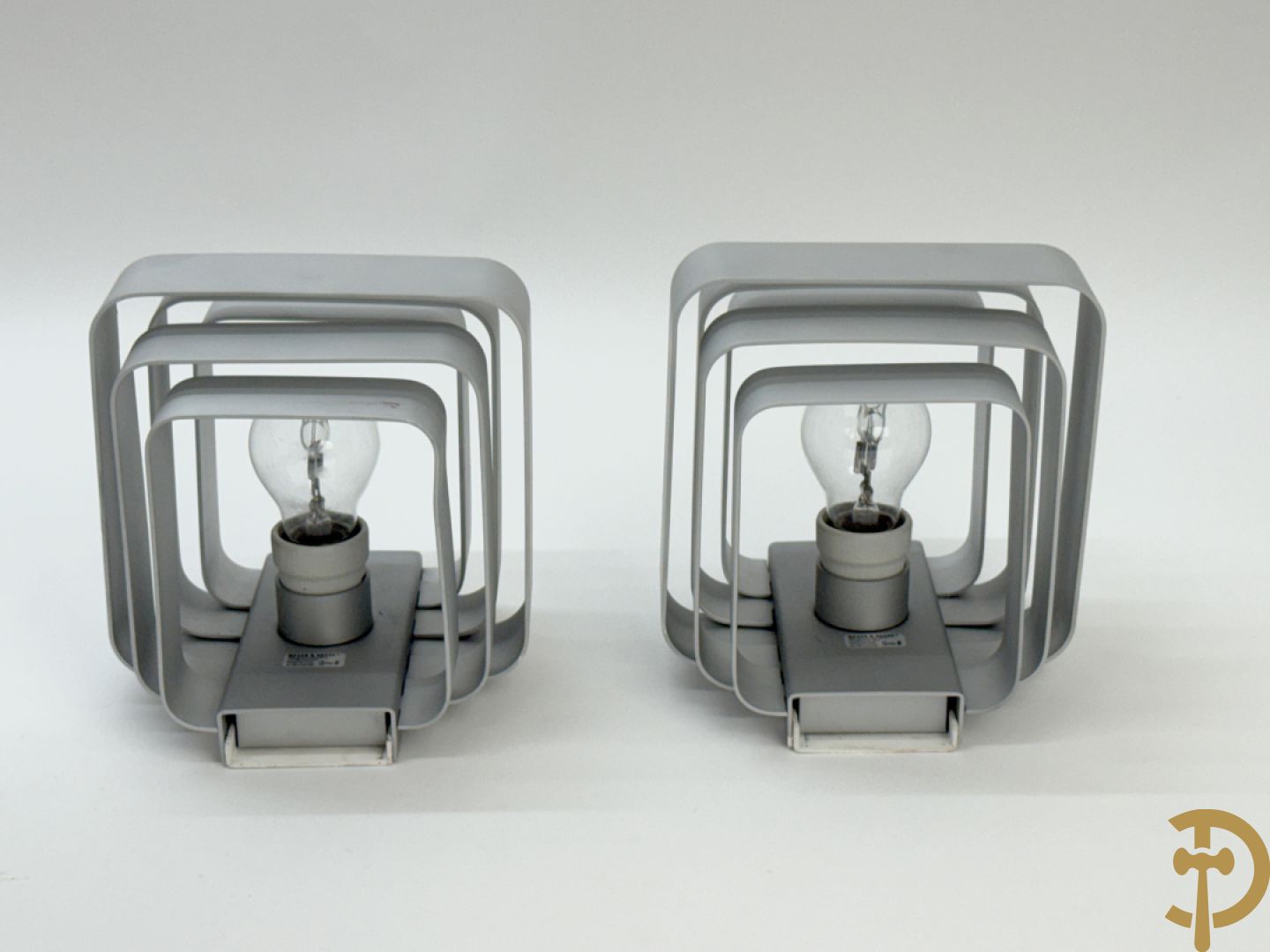 Paar wandlampen in zilverkleur naar Jules Wabbes, uitgegeven door Wever & Ducré