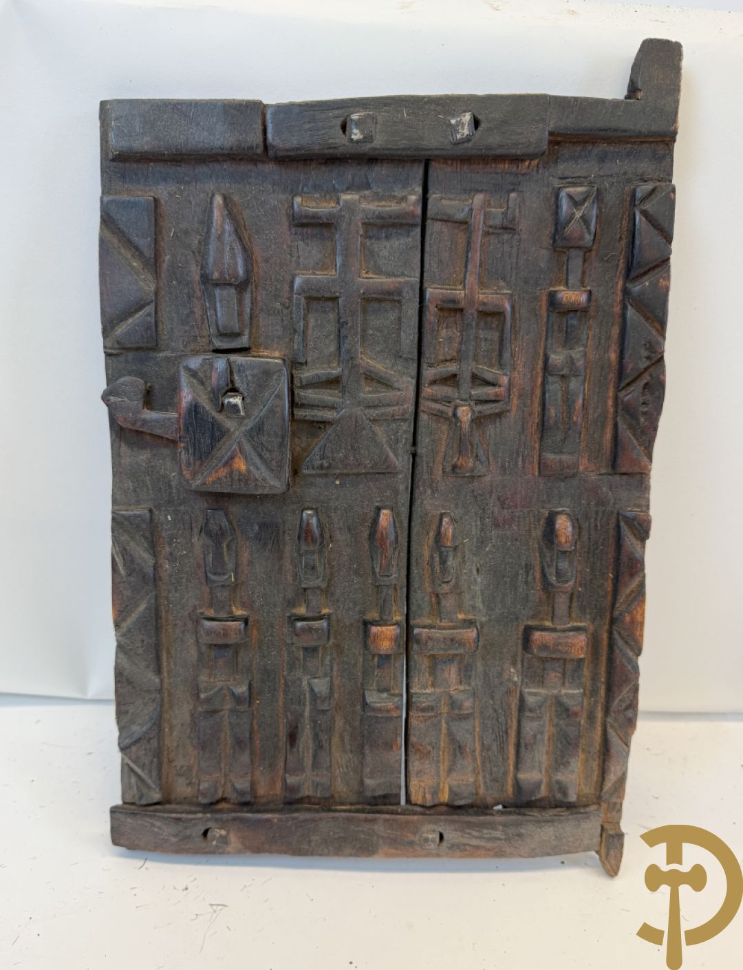 Afrikaanse sculpturen en maskers w.o. Sangye, Dogon, Lega