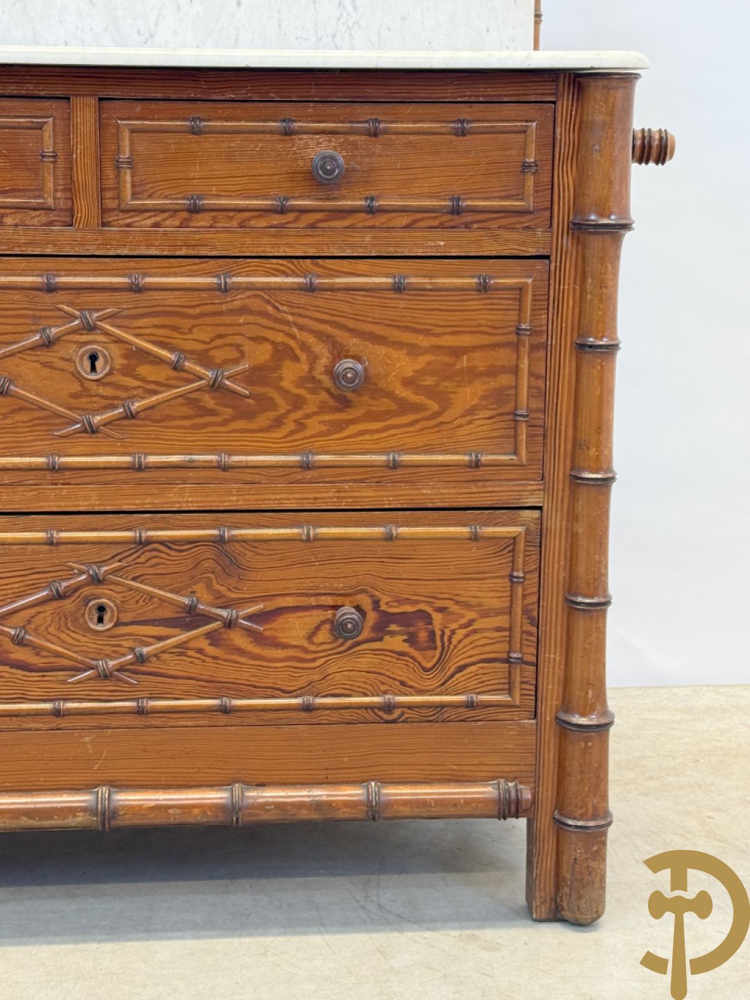 Bamboe opschiktafel mt 4 lades, wit marmeren blad en spiegel