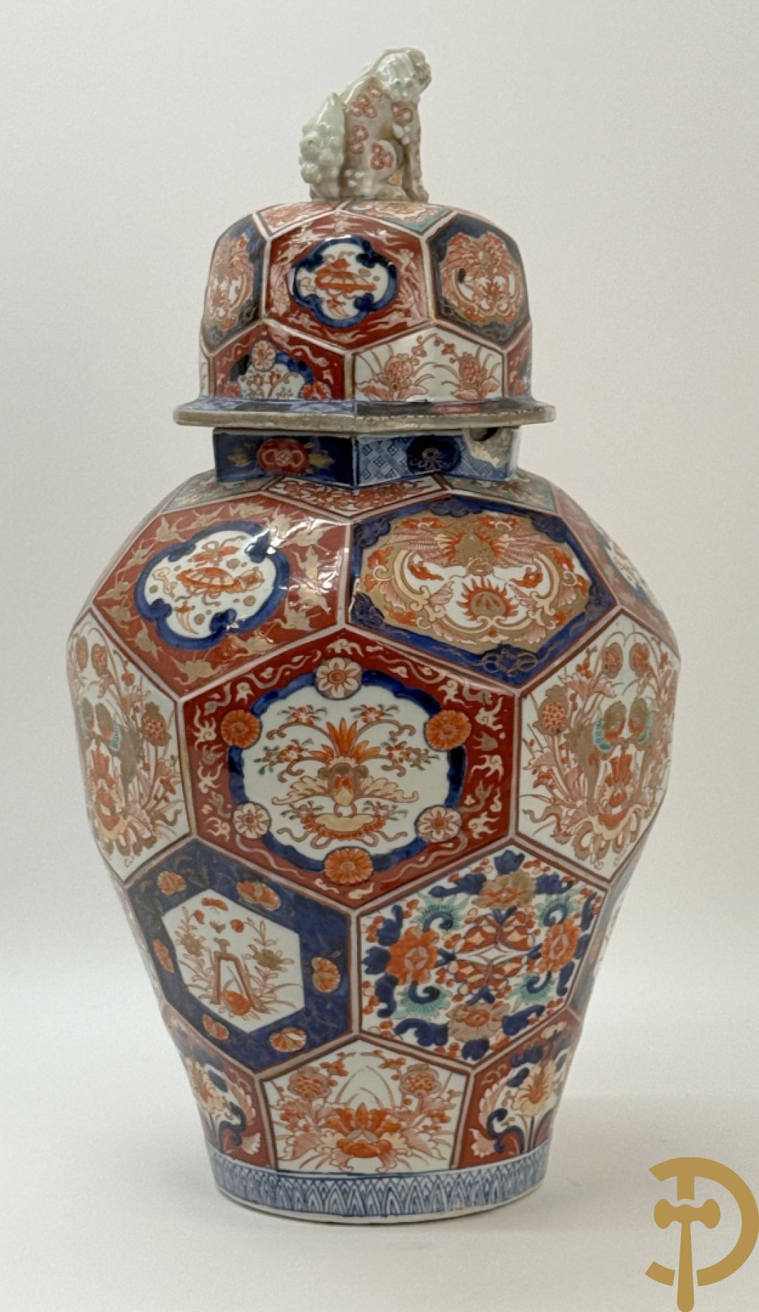 Japanse Imari vaas met fo-hond bezet, 19e