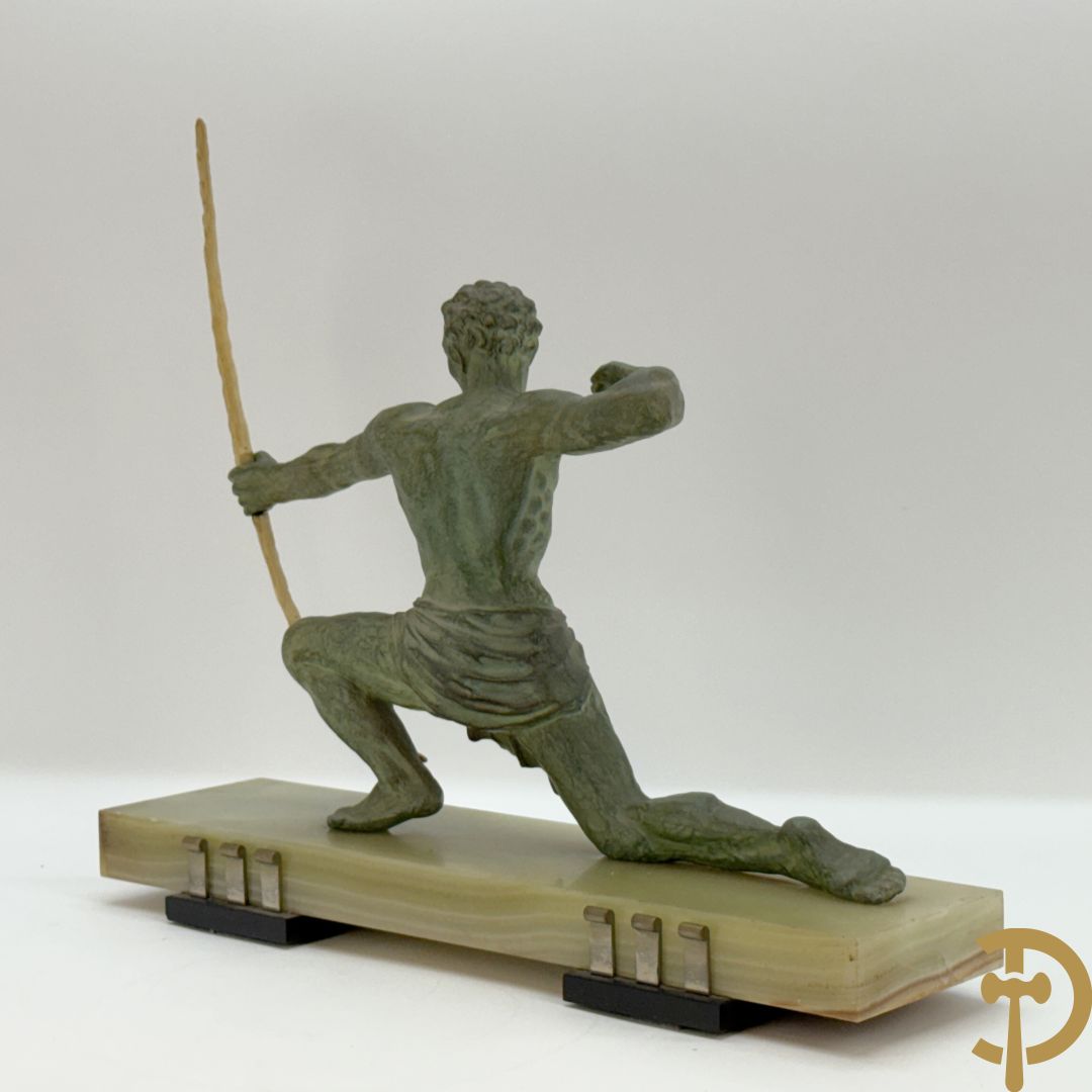 Kunstbronzen Art Deco beeld van boogschutter op onix marmeren basis