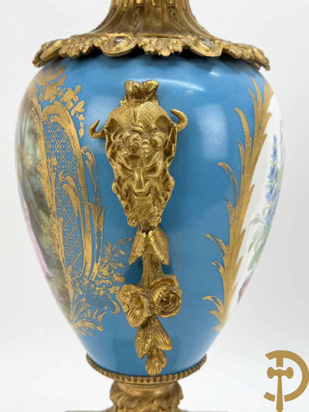 Driedelige bronzen Franse garnituur bezet met cupido